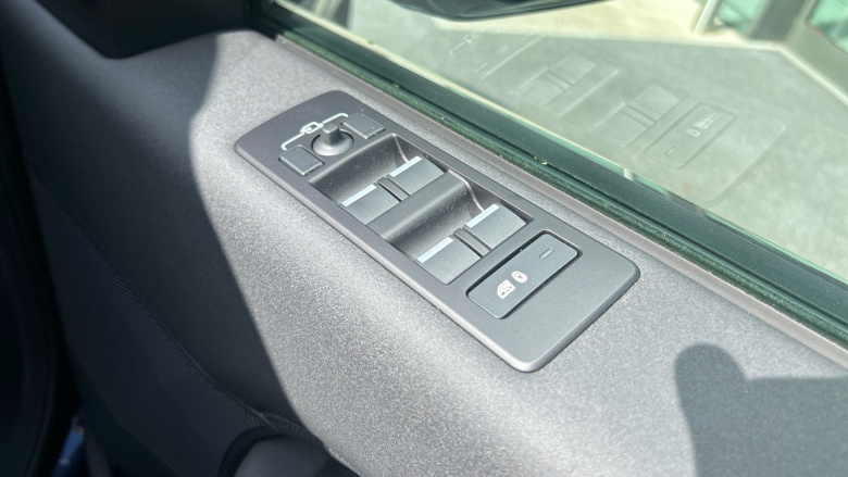 Land Rover Discovery 3.0 D300 S 5dr Auto Diesel Station Wagon